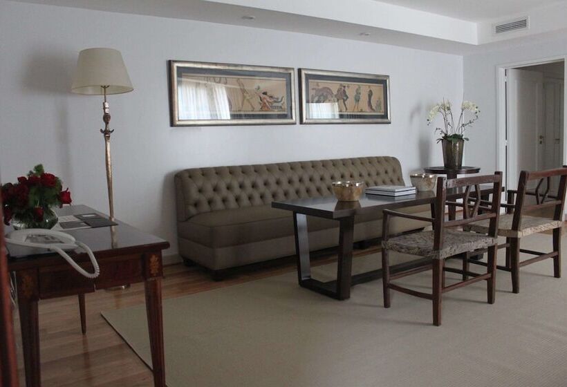 سوییت لوکس, Club Frances