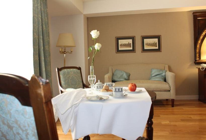 سوییت اجرایی, Club Frances