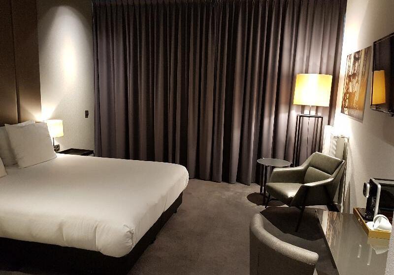 חדר אקזקיוטיב, Glow