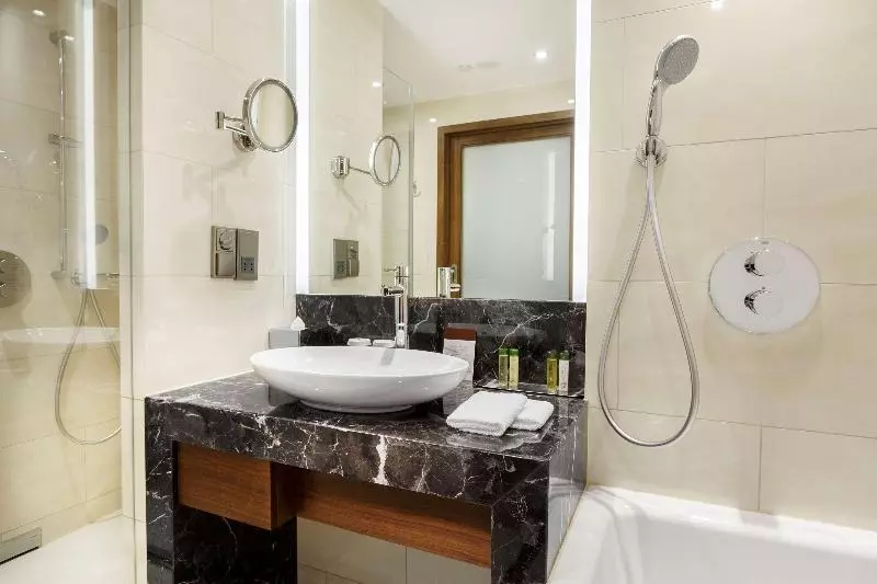 اتاق استاندارد با تخت بزرگ, Doubletree By Hilton Hotel & Conference Centre Warsaw