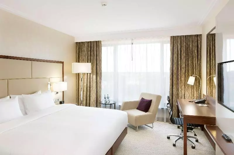اتاق استاندارد با تخت بزرگ, Doubletree By Hilton Hotel & Conference Centre Warsaw