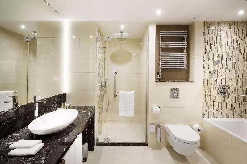 اتاق لوکس با تخت بزرگ, Doubletree By Hilton Hotel & Conference Centre Warsaw