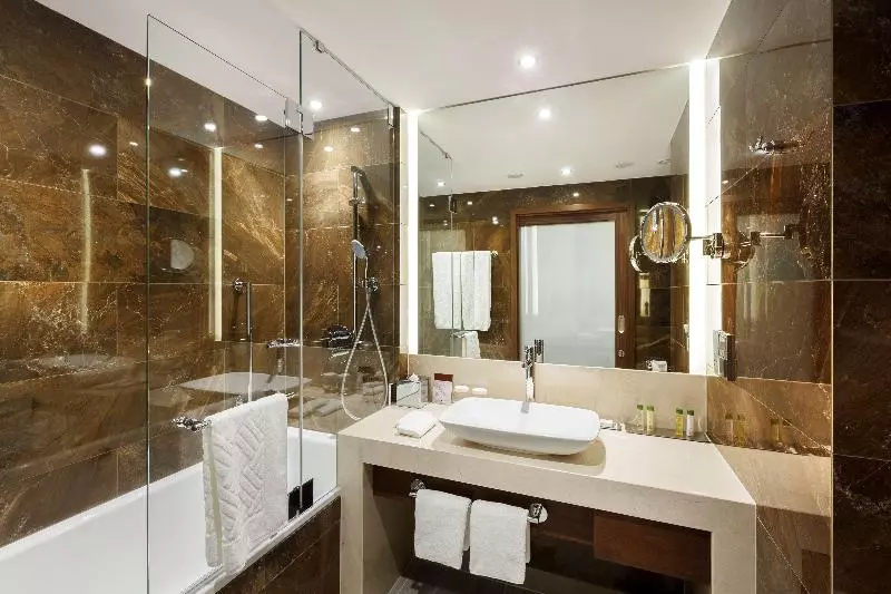 اتاق استاندارد با تخت بزرگ, Doubletree By Hilton Hotel & Conference Centre Warsaw