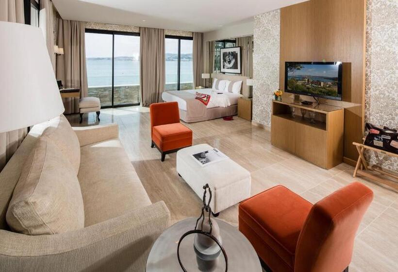 סוויטת ג'וניור נוף לים, Hostellerie La Farandole