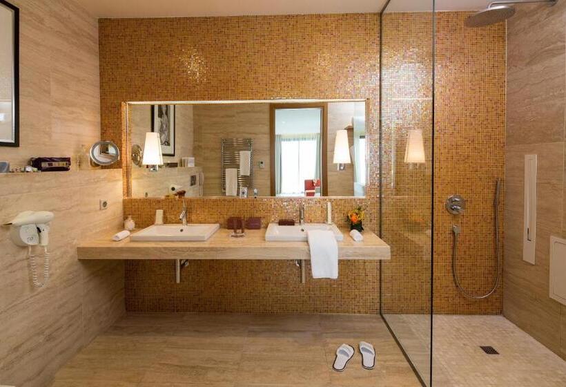 סוויטת ג'וניור נוף לים, Hostellerie La Farandole