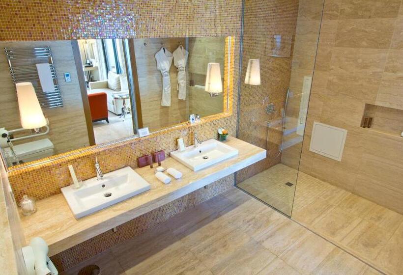 Полулюкс Вид на Море, Hostellerie La Farandole