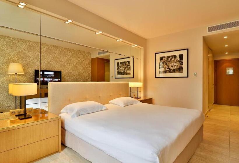 חדר סופריור נוף לבריכה, Hostellerie La Farandole