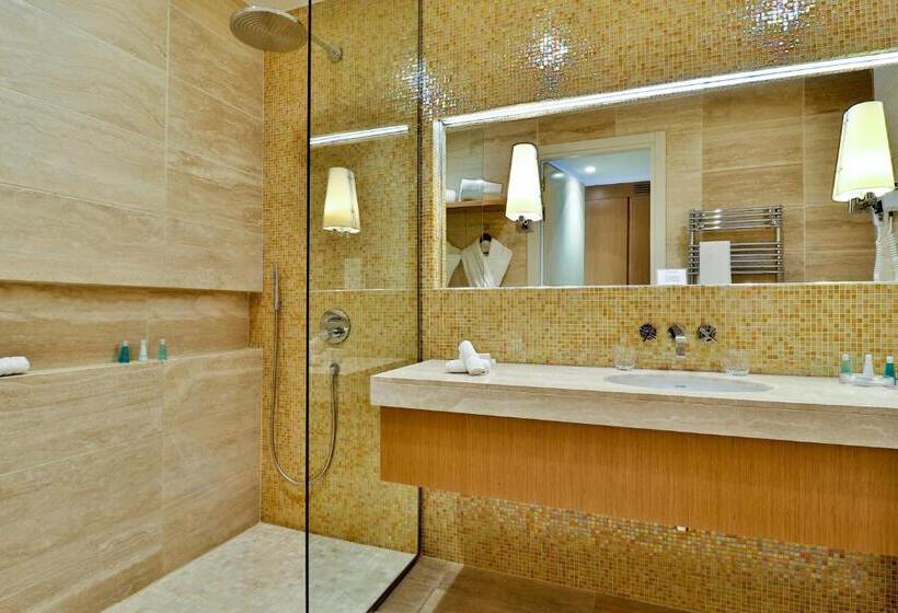 חדר סופריור נוף לבריכה, Hostellerie La Farandole