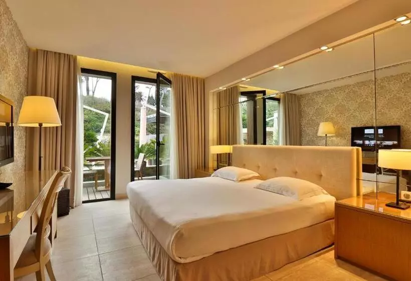 プールの見えるスーペリアルーム, Hostellerie La Farandole