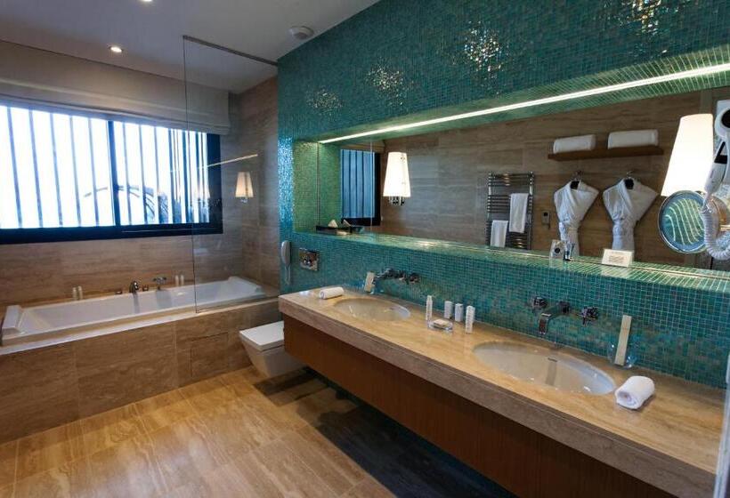 חדר דלוקס נוף לים, Hostellerie La Farandole