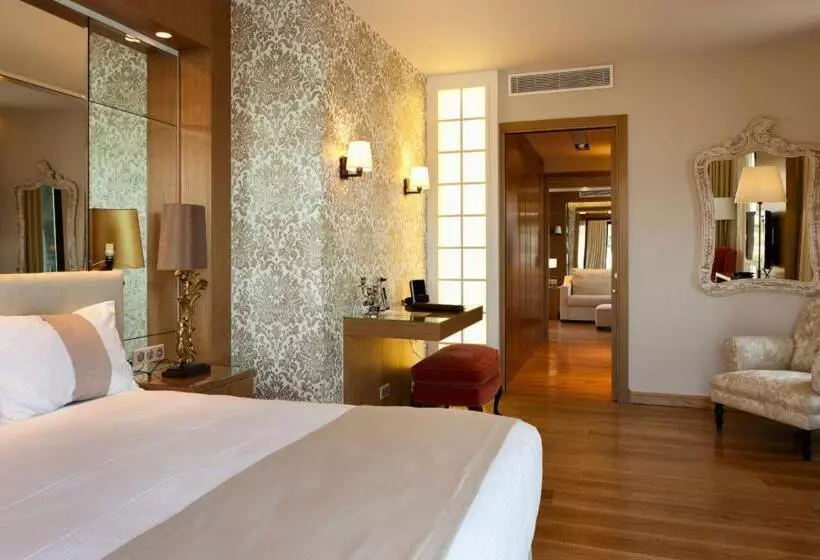 オーシャンビューデラックススイート, Hostellerie La Farandole