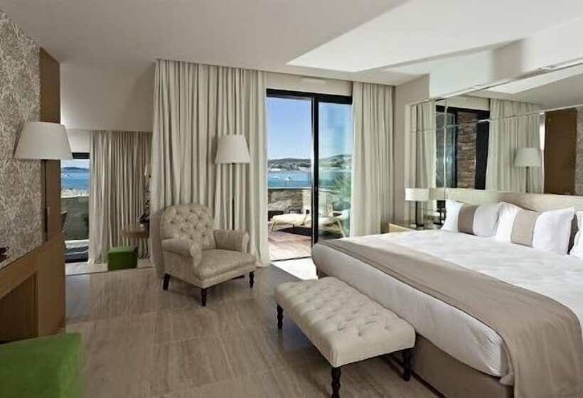 סוויטת ג'וניור נוף לים, Hostellerie La Farandole