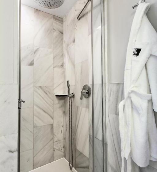 اتاق اکونومی, One Shot Recoletos 04