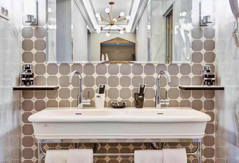 اتاق پرمیوم, One Shot Recoletos 04