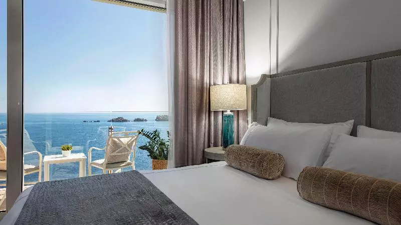 海の見えるエクゼクティブルーム, Royal Palm
