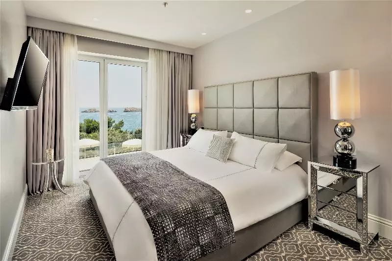 オーシャンビュースーペリアースイート, Royal Palm