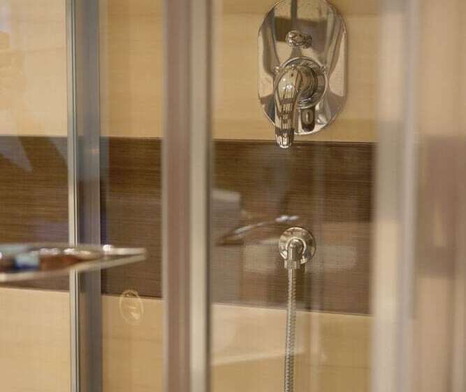 غرفة قياسية ثلاثية, Sofia