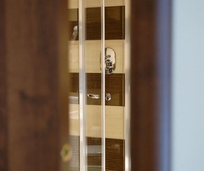 غرفة قياسية رباعية, Sofia