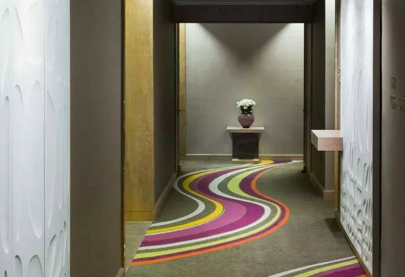 اتاق دلوکس با تخت کینگ و چشم‌انداز, Sofitel Dubai Downtown