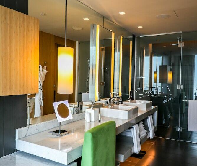 Номер Deluxe с Видом, Sofitel Dubai Downtown