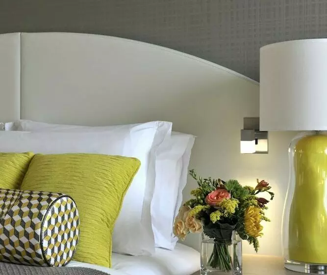 سوئیت کلاب, Sofitel Dubai Downtown