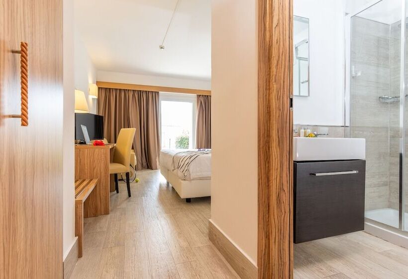 חדר סטנדרט לשלושה, Th Simeri  Simeri Village