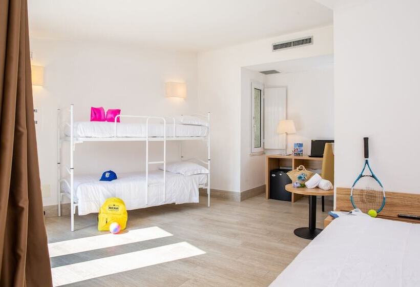 חדר סטנדרט לארבעה, Th Simeri  Simeri Village