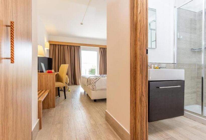 חדר סטנדרט לשלושה, Th Simeri  Simeri Village