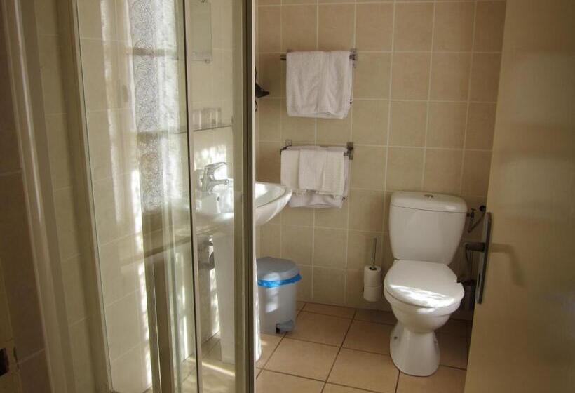 חדר סטנדרט לשלושה, Auberge Des Deux Rivières