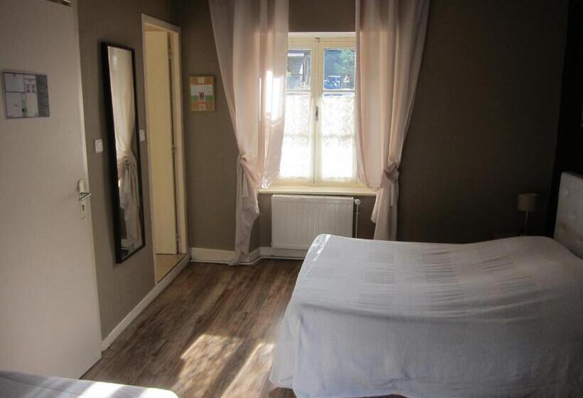 스탠다드 트리플 룸, Auberge Des Deux Rivières