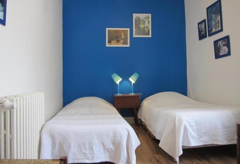 חדר סטנדרט לארבעה, Auberge Des Deux Rivières