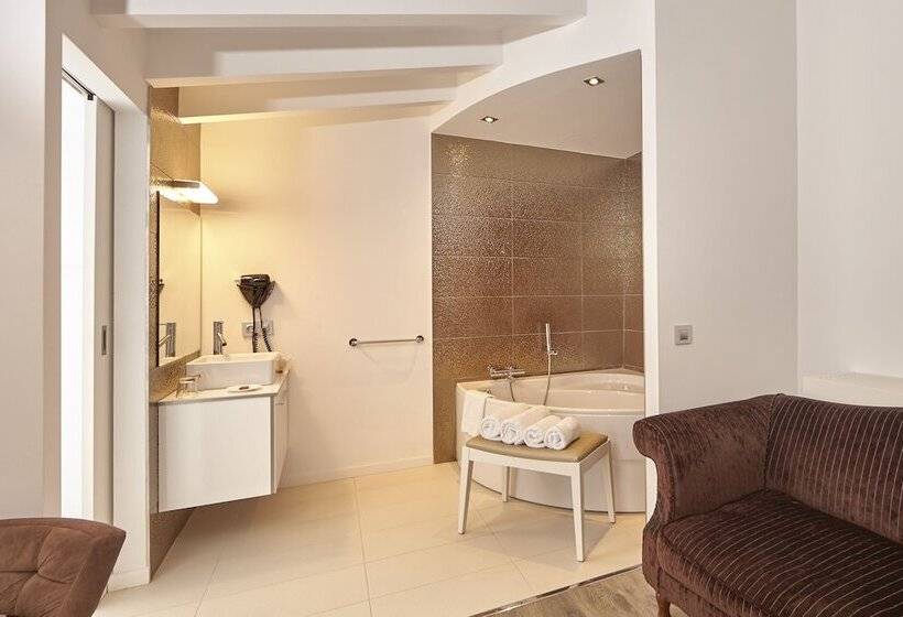 Люкс, Bennoc Petit Hotel   Only Adults