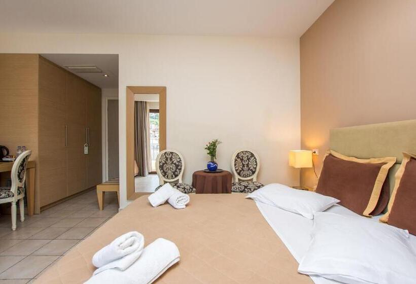 اتاق استاندارد سه نفره, Dali