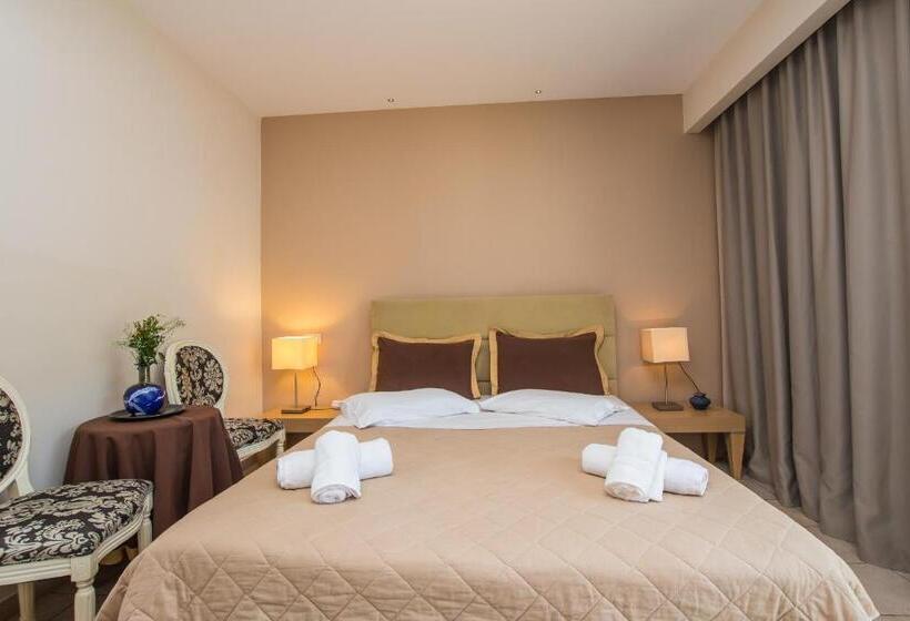 اتاق استاندارد سه نفره, Dali