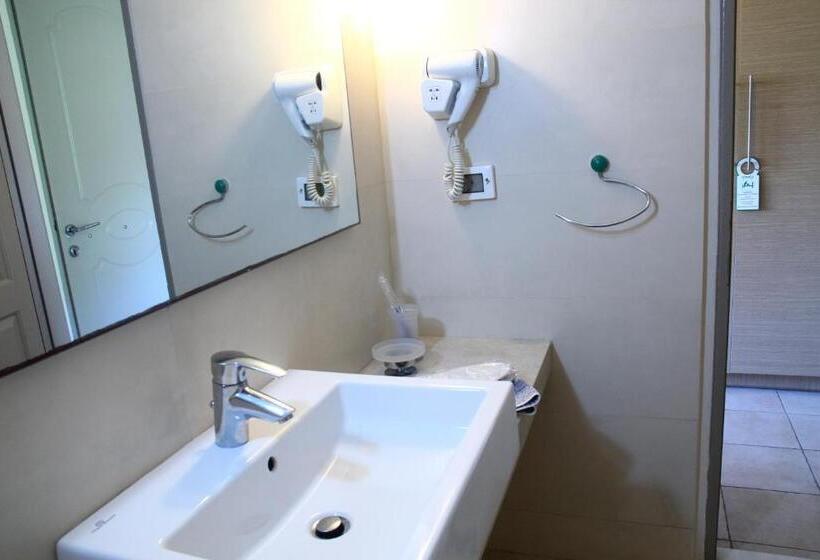 اتاق سوپریور سه تخته, Dali