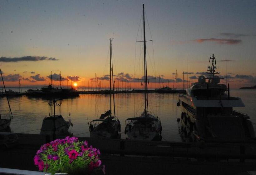 Triple Room Sea View, Dali