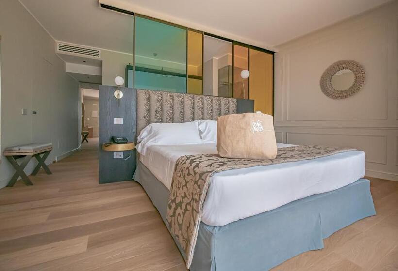 سوییت خانوادگی, Golfo Dei Poeti Relais & Spa