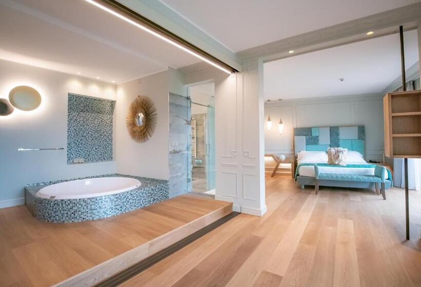 سوییت لوکس, Golfo Dei Poeti Relais & Spa