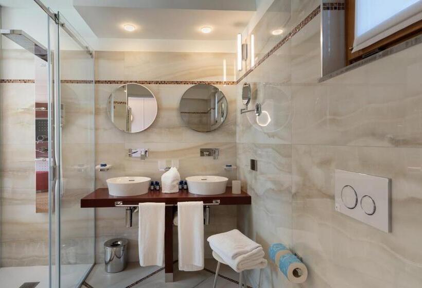 اتاق استاندارد, Golfo Dei Poeti Relais & Spa