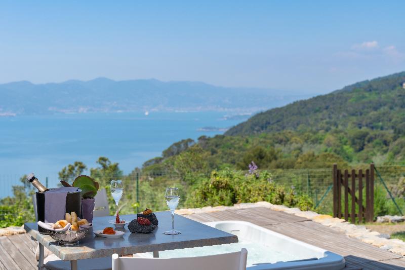 سوییت لوکس, Golfo Dei Poeti Relais & Spa