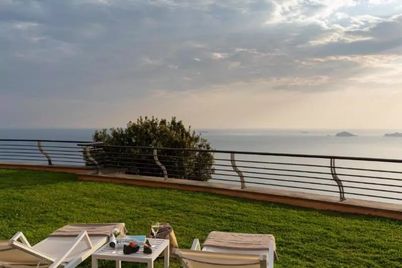 اتاق لوکس, Golfo Dei Poeti Relais & Spa