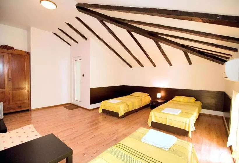 اتاق استاندارد سه نفره, My Guest Rooms