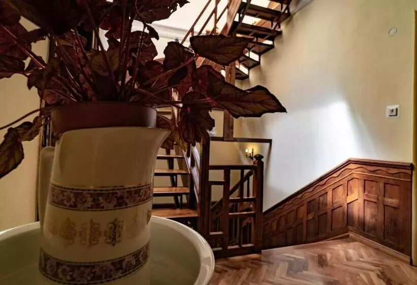 اتاق استاندارد سه نفره, My Guest Rooms