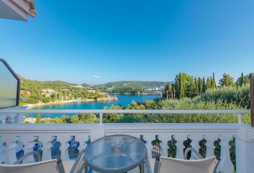 프리미엄 트리플 룸, Odysseus