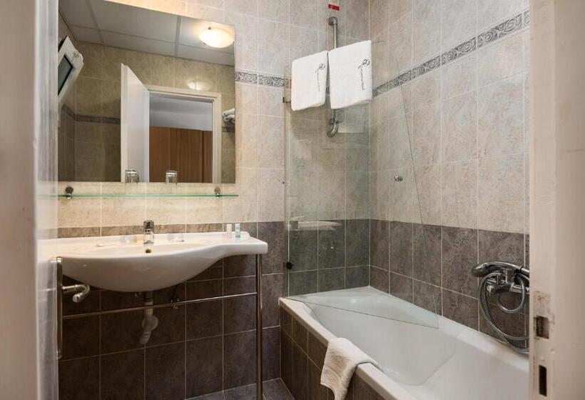 프리미엄 트리플 룸, Odysseus