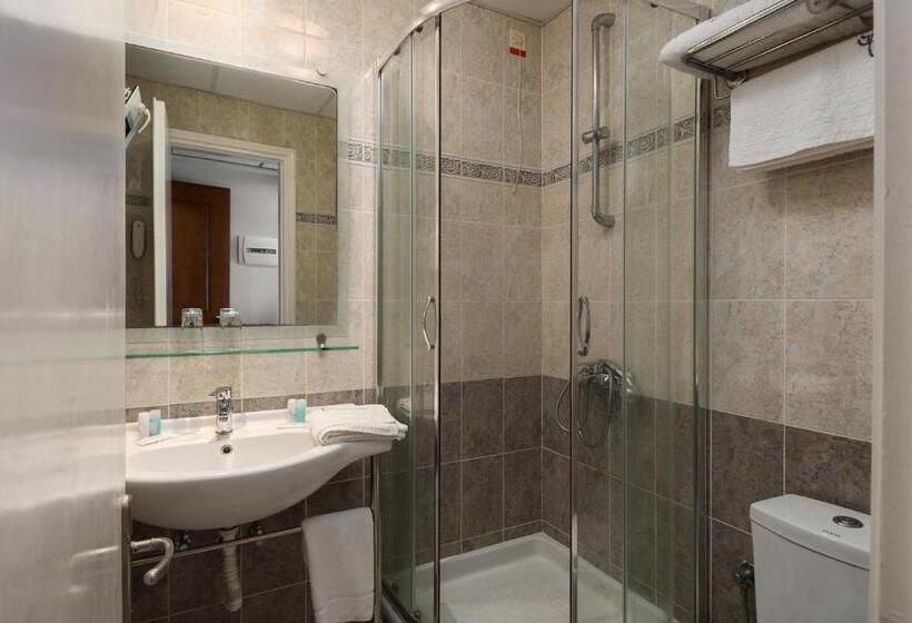 프리미엄 트리플 룸, Odysseus