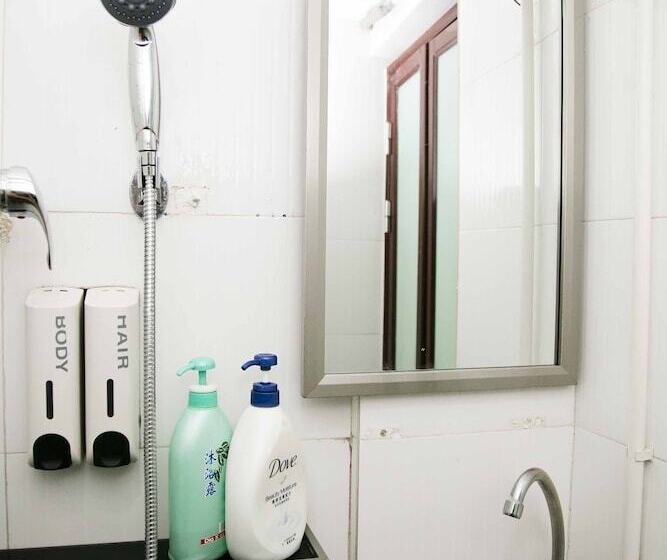 اتاق خانوادگی, Ah Shan Hostel