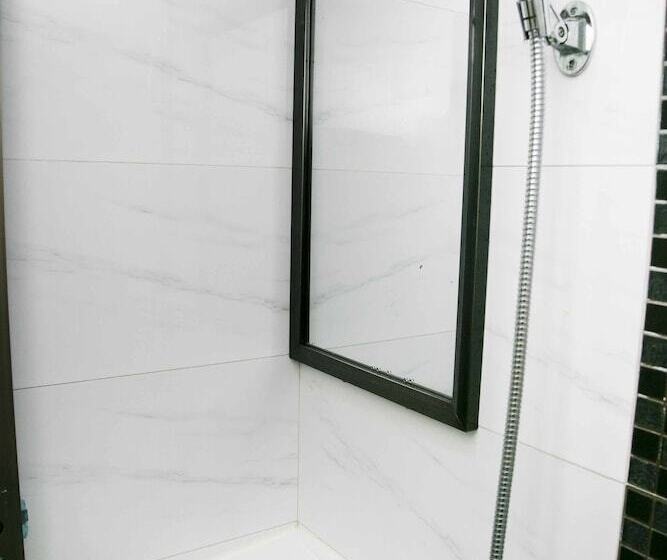 اتاق استاندارد یک نفره, Ah Shan Hostel