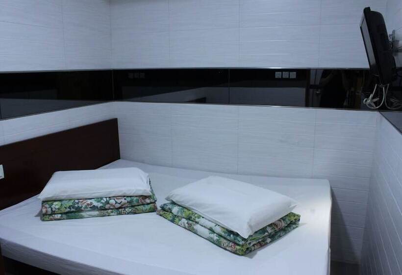 اتاق استاندارد یک نفره, Ah Shan Hostel
