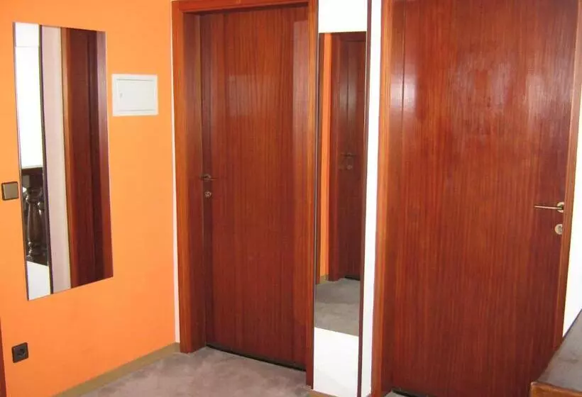اتاق استاندارد سه تخته با سرویس بهداشتی مشترک, Villa Ohrid Anastasia